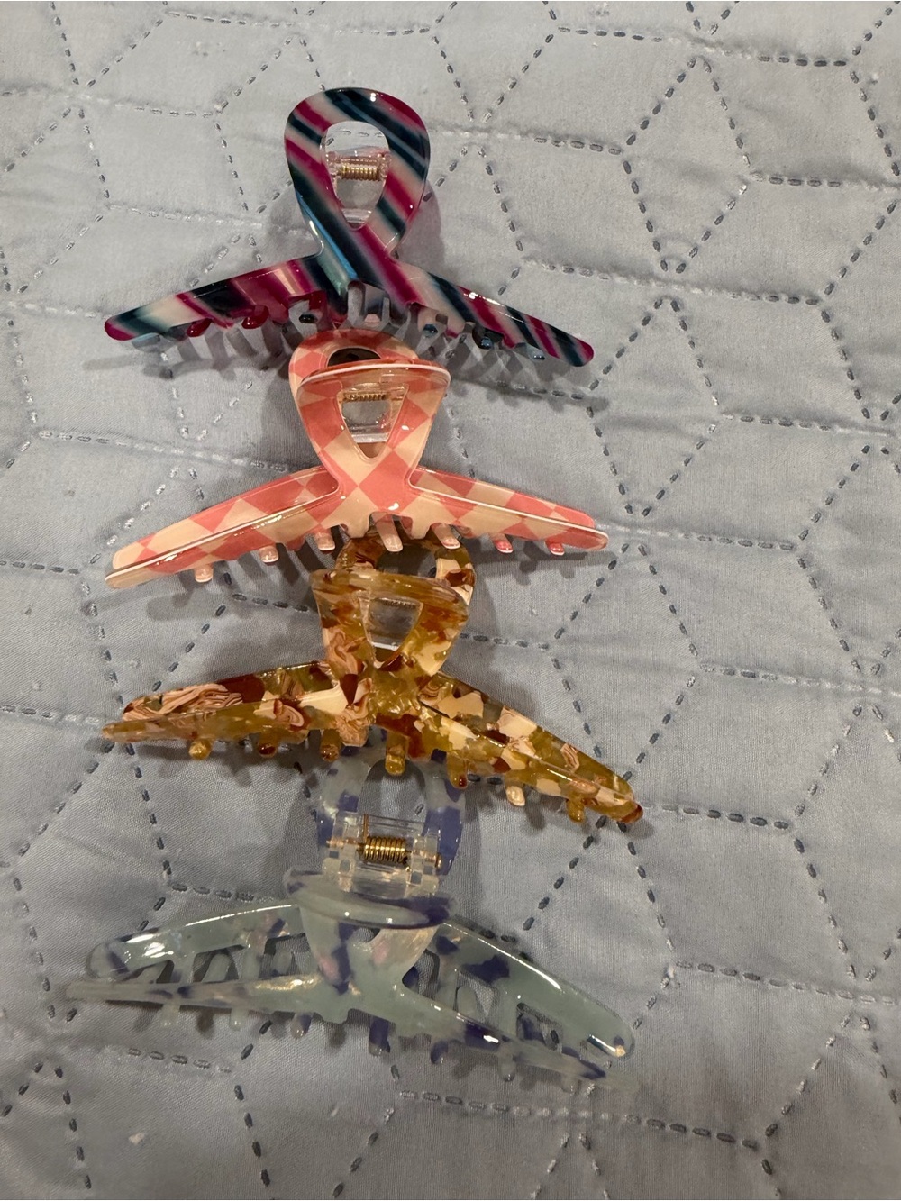 23 Assorted Clips - Picture 10 of 10